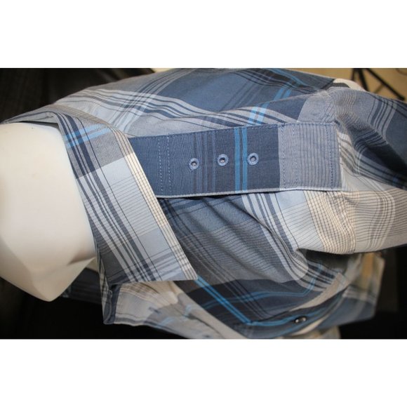 Airwalk /Polo short sleeved /(Size M) /Blues /(55% Cotton & 45% Polyester) - Picture 7 of 16